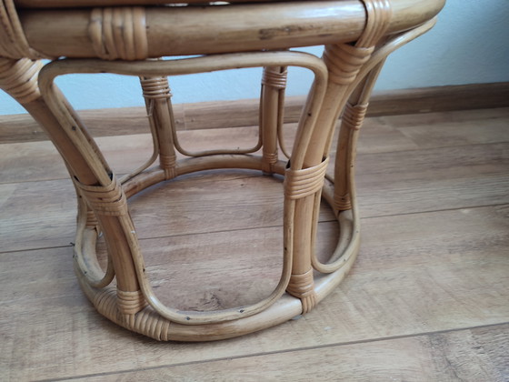 Image 1 of Taburete de ratán y bambú, mesa auxiliar, mesa pequeña