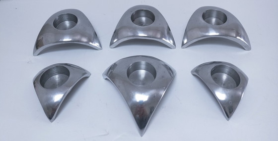 Sechs dreibeinige Aluminium-Kerzenhalter 90er Jahre, Silber (Foto 11 von 12)