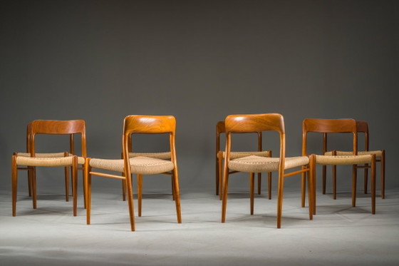 Image 1 of Chaises de salle à manger danoises en teck, modèle 75, par Niels Møller, années 1960, lot de 8