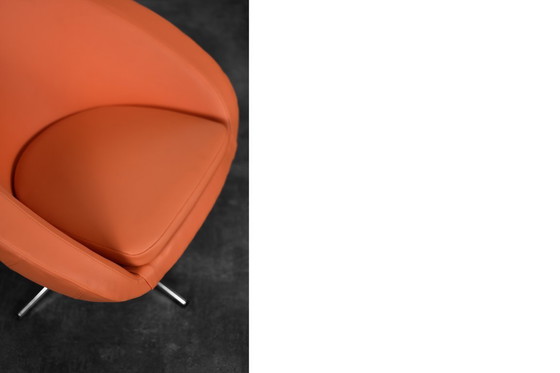 Image 1 of Fauteuil pivotant orange de style scandinave moderne vintage des années 1960