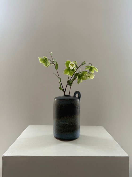 Vintage keramische vaas met handvat – Vazen, Ceramic, Mid Century Modern (photo 6 of 6)