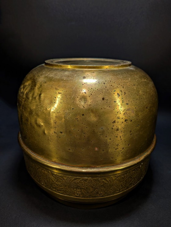 Maceta grande de latón del siglo XIX – Brass (photo 7 of 7)