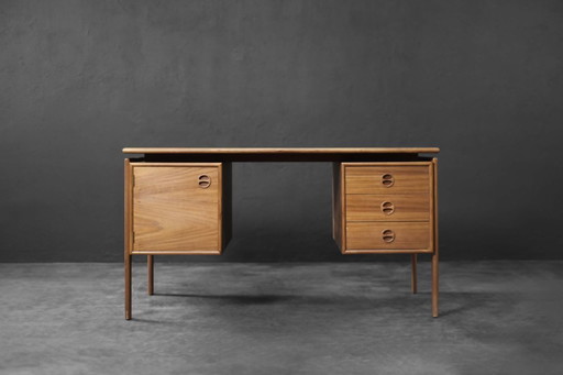 Scrivania Mid-Century vintage moderna in teak marrone di Arne Vodder per GV Møbler, Danimarca, anni '60