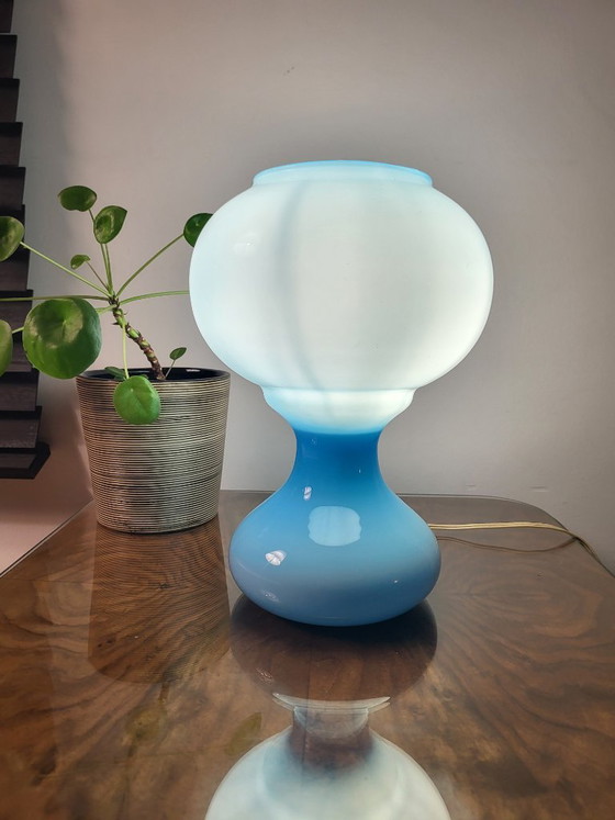 Lámpara de mesa de cristal con degradado azul, Lámparas de mesa, Vidrio, Vintage (foto 8 de 11)