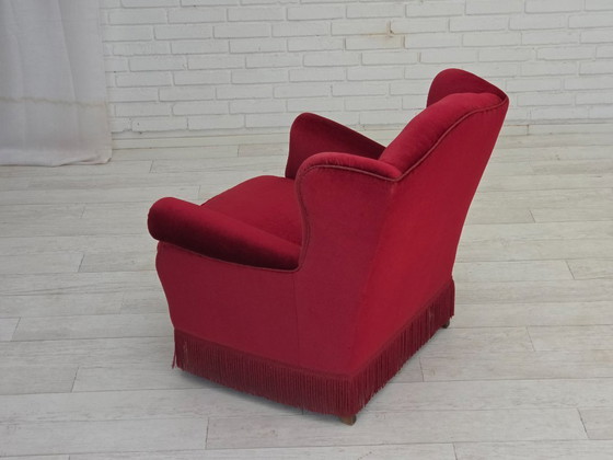 Image 1 of 1960s, fauteuil danois, velours rouge, pieds en hêtre.