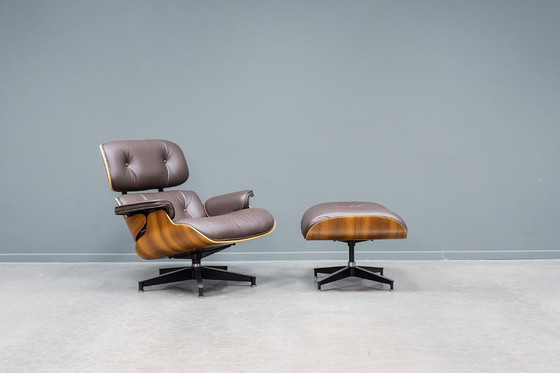 Image 1 of Sillón Eames + otomana
