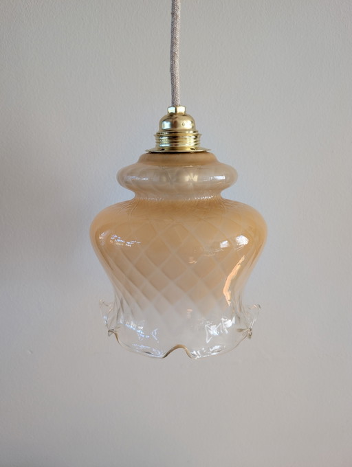 Sfeervolle vintage zacht gele opaline glazen hanglamp