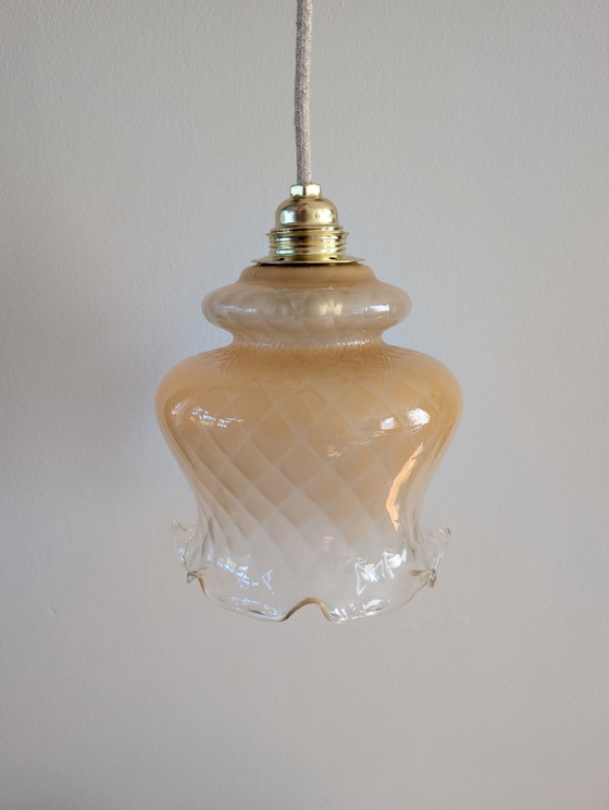 Image 1 of Sfeervolle vintage zacht gele opaline glazen hanglamp