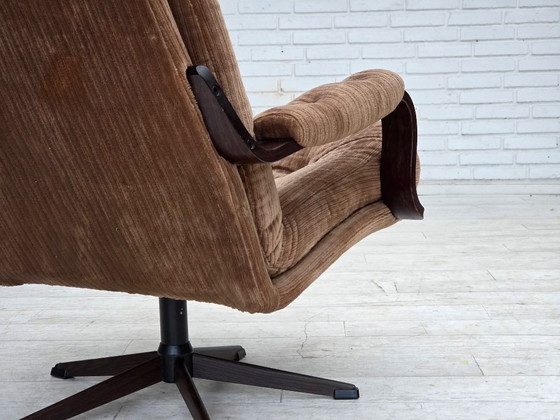 Image 1 of Anni '70, poltrona girevole danese, mobili in velluto a coste, legno di faggio scuro.