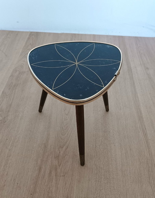 Table d'appoint des années 50 avec plateau en verre