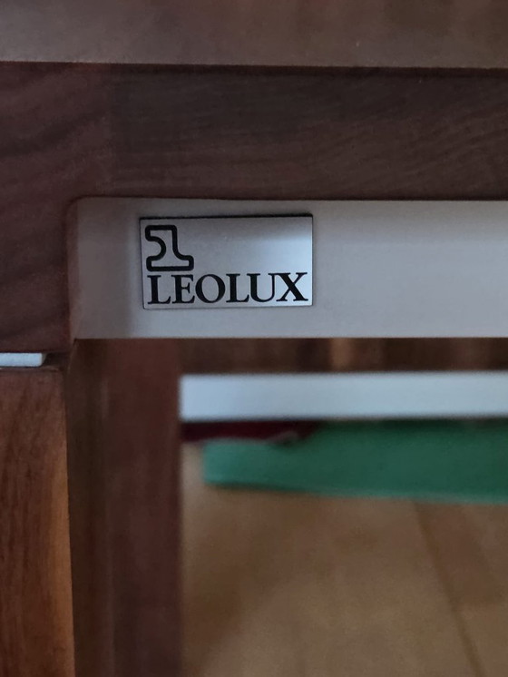 Image 1 of Tavolo da pranzo in noce LEOLUX Vivre