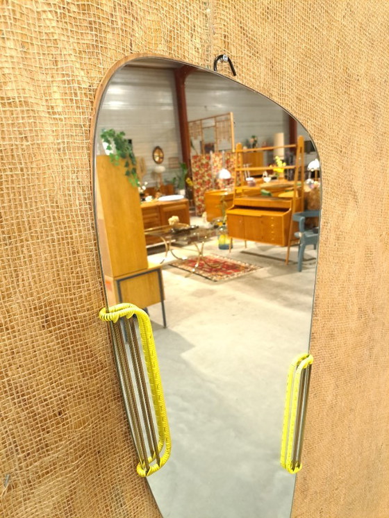 Image 1 of Spiegel met gele kunststof details