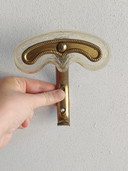 Set van 4 vintage wandhaken van verguld metaal en decoratief plastic – Italiaans design uit de jaren 1950/60