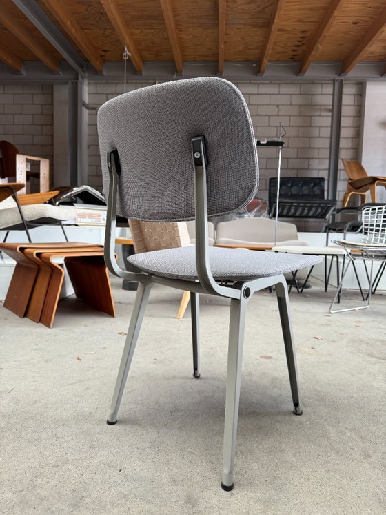 Image 1 of Silla Ahrend Revolt tapizada gris