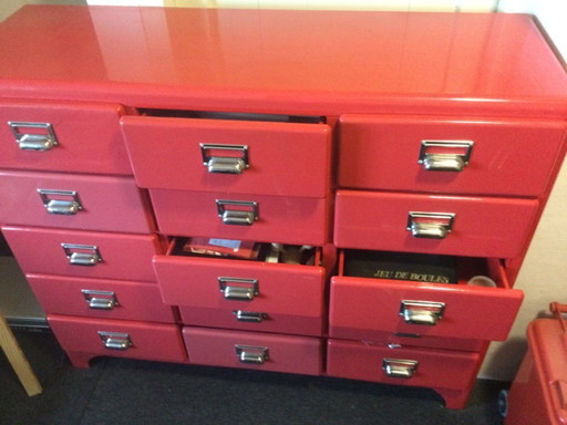 Cómoda retro Dulton roja