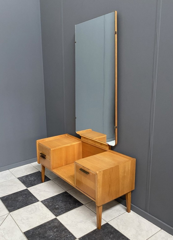 Image 1 of Tocador con espejo alto, años 60