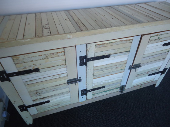 Image 1 of 1x grand buffet en bois de récupération, beige avec couleurs d'accent