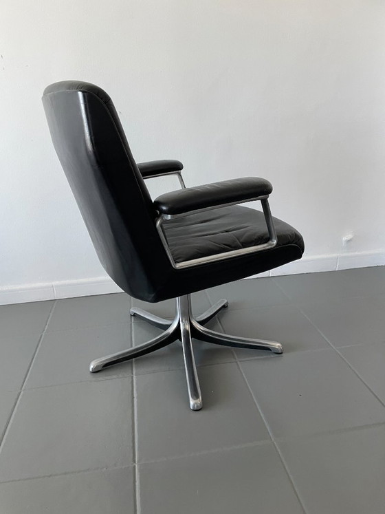 Image 1 of Poltrona modello P126, disegnata da Osvaldo Borsani per la prestigiosa azienda italiana Tecno S.p.A. nel 1966.