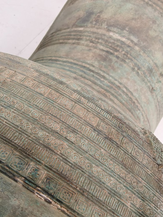 Image 1 of Grand tambour de pluie en bronze d'Asie du Sud-Est (vendu séparément)