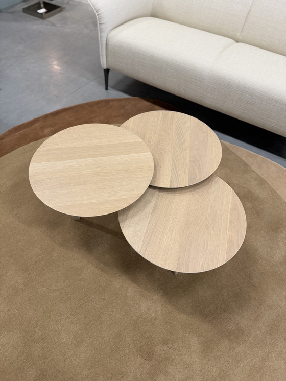 Image 1 of Leolux Ninfea Rondo Couchtisch aus Eichenholz