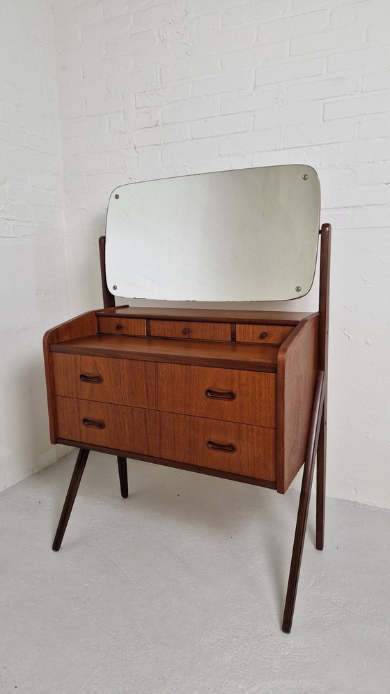 Image 1 of Tocador o escritorio de diseño danés moderno