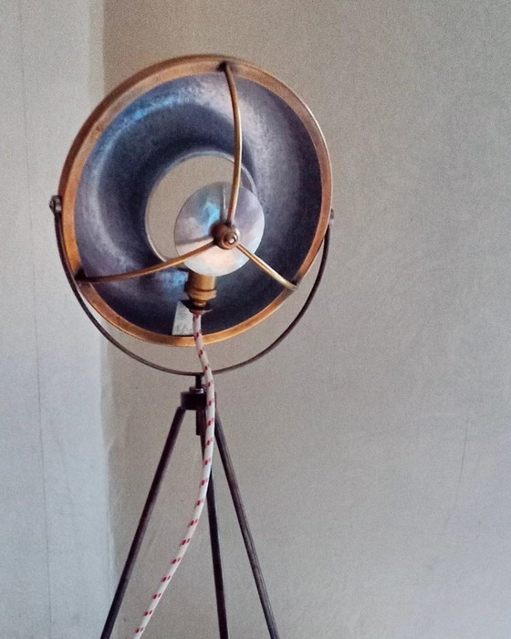 Image 1 of Lampada a treppiede in ottone/alluminio con spirito nautico