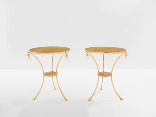 Coppia di tavoli gueridon in ottone e marmo neoclassici Maison Charles, anni '60