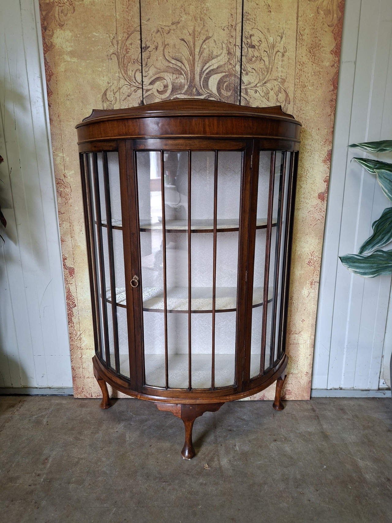 Antieke klassieke vitrinekast, servieskast, whiskeybar, wijnkast, art-deco-stijl afm: 89x35cm en 135cm hoog.