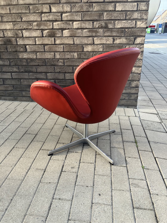 Image 1 of Silla Fritz Hansen Swan en cuero rojo indio, ¡¡¡NUEVA!!!