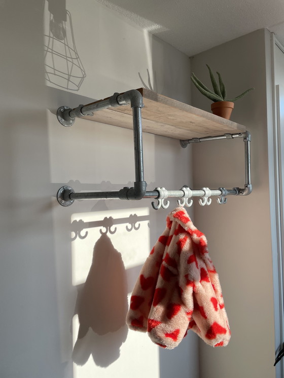 Image 1 of Porte-manteau avec étagère - style industriel