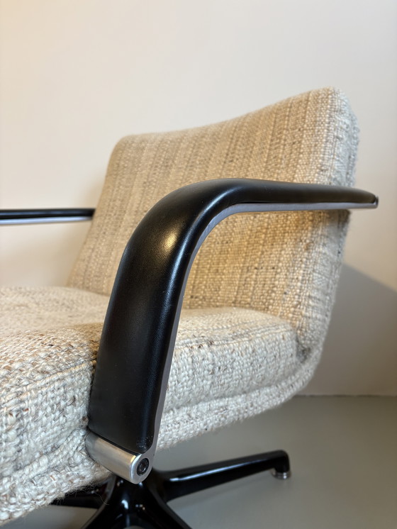 Image 1 of Artifort F154 swivel armchair