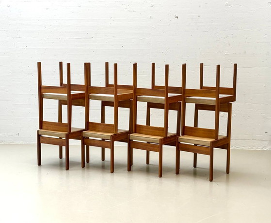 Image 1 of Set aus 8 Skandinavische Esszimmerstühle aus Nussbaum und Leder, 1960er/70er Jahre