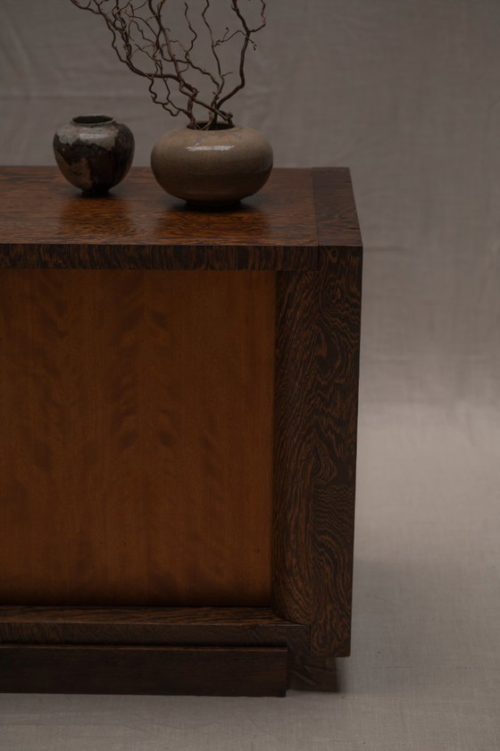 Image 1 of Dressoir uit het begin van de 20e eeuw in de stijl van De Coene