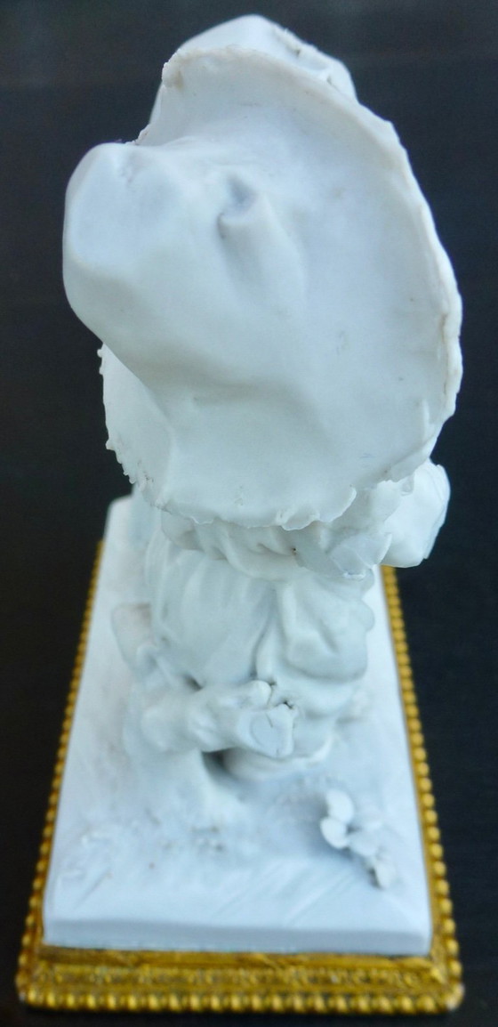Image 1 of Luxury sponge porcelain figurine with gold leaf finish.
