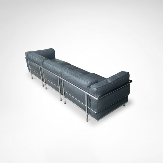 LC3 Donskussens Y Extra Lederen 3-zitsbank van Le Corbusier et al. voor Cassina, jaren 1990 – 3-5 zitsbanken (photo 9 of 11)