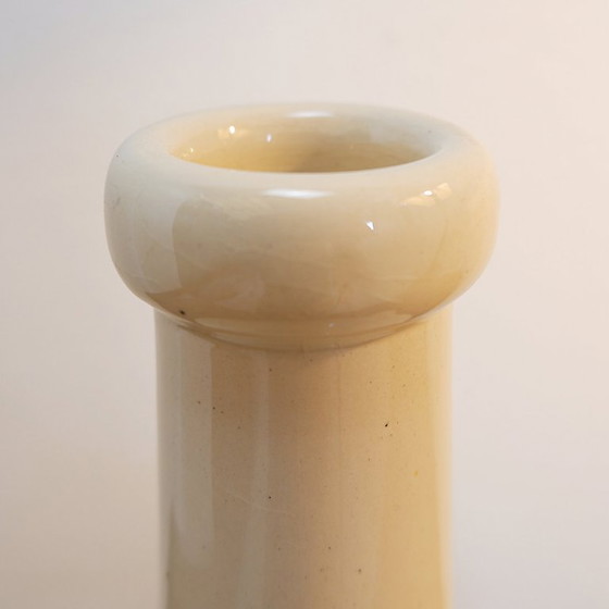 Image 1 of Grote wijnkaraf versierd met de wapenschilden van koning Willem III en de koningin