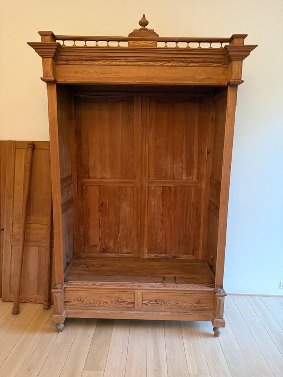 Image 1 of Armadio in legno massello di pino