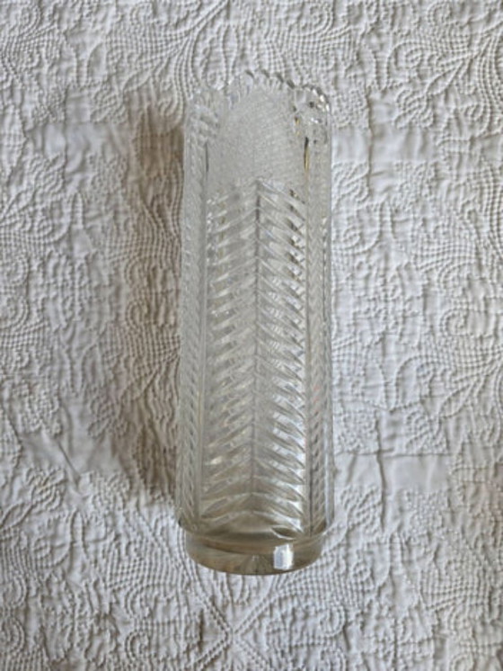 Antique cut crystal vase with a scalloped rim, decorated with palmettes (photo 4 of 5)