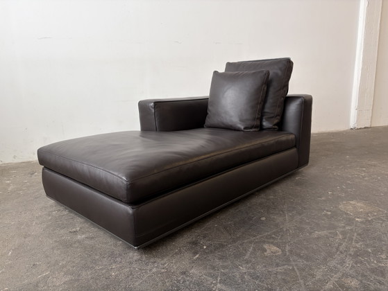 Minotti Powell Divano Designer con Chaise Longue in Pelle – Zona salotto (photo 10 of 14)