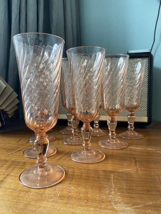 Image 1 of Vintage Luminarc Rosaline Pink Swirl champagneglazen uit Frankrijk