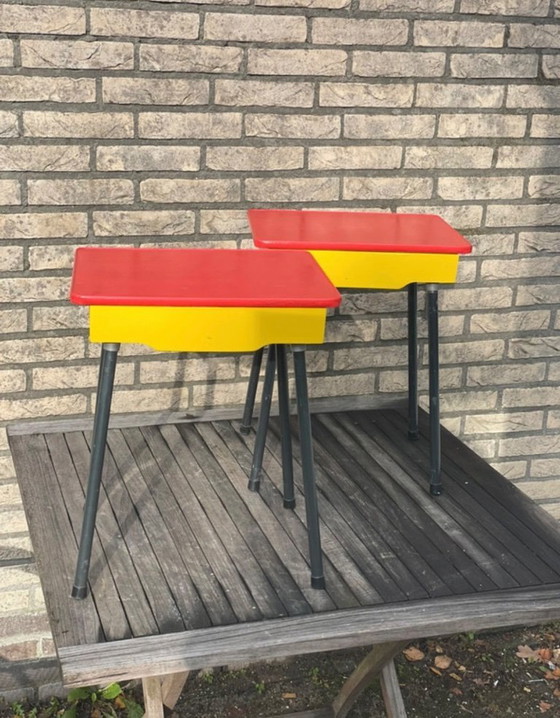 Image 1 of Comodini retrò rossi e gialli