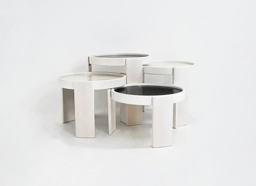 Tavolini impilabili modello 780 di Gianfranco Frattini per Cassina, anni '60, set da 4