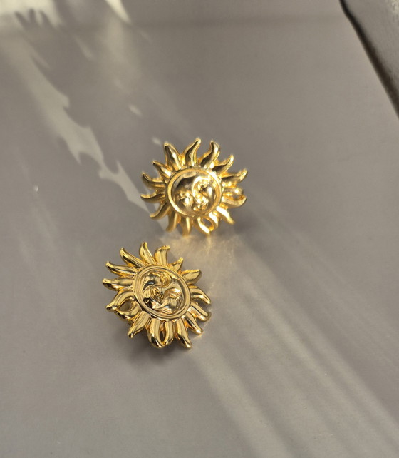 Image 1 of Gianni Versace Vintage Gouden Clip-On Oorbellen met Zonnegezicht