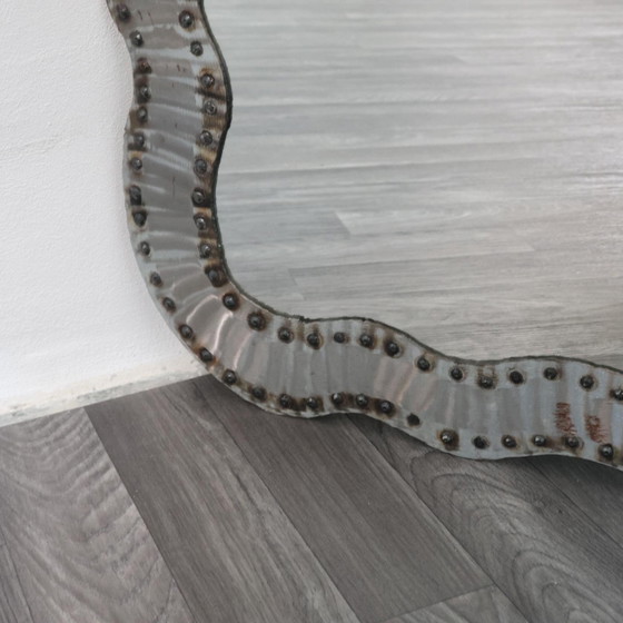 Image 1 of Specchio Da Parete Brutalist Borchiato In Metallo Anni 60 Design Modernariato