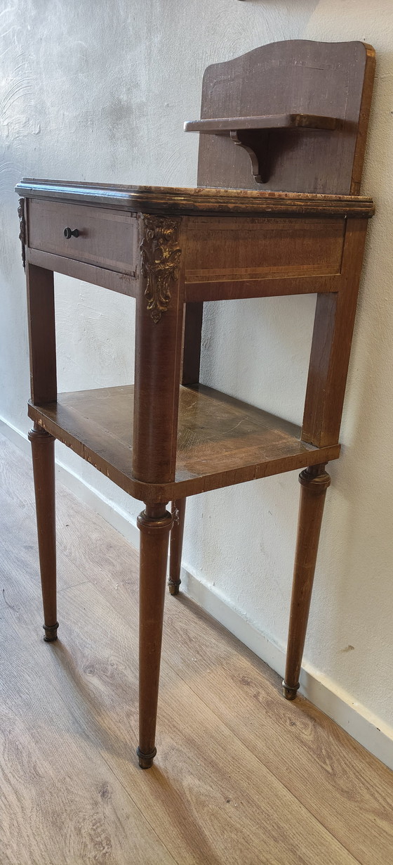 Image 1 of Bellissimo comodino antico francese