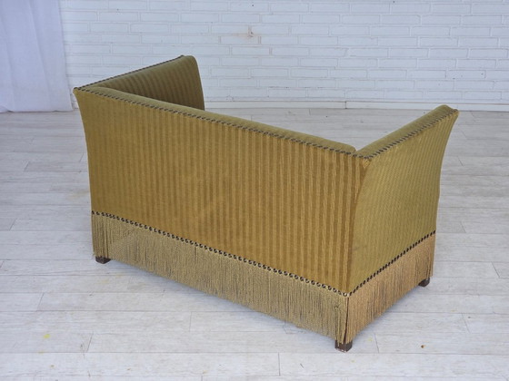 Image 1 of Dänisches 2-Sitzer-Sofa aus den 1970er Jahren, originaler grüner Möbelveloursbezug.