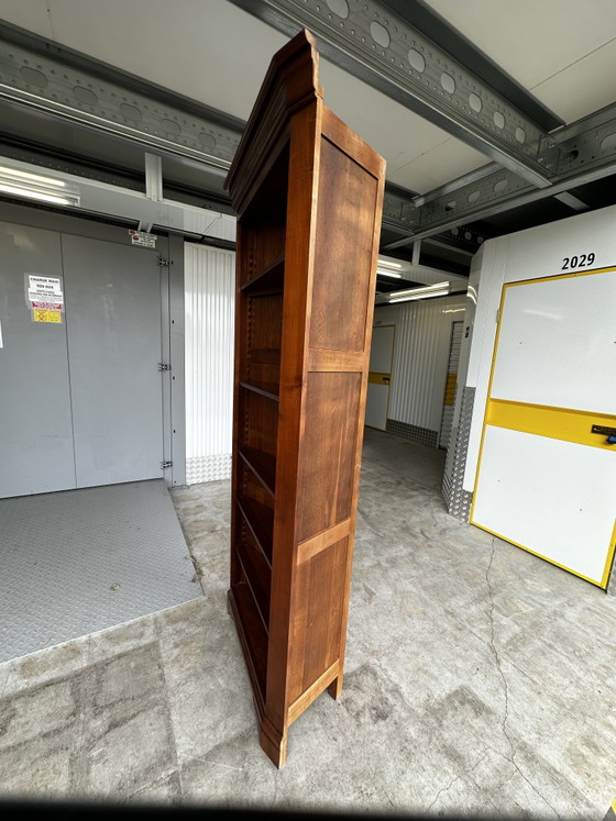 Image 1 of Libreria angolare in legno massello di ciliegio - manifattura del XX secolo