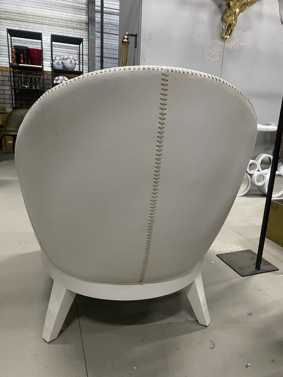 Image 1 of Lounge aus weißem, mattem Leder.