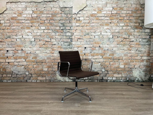 Herman Miller EA108