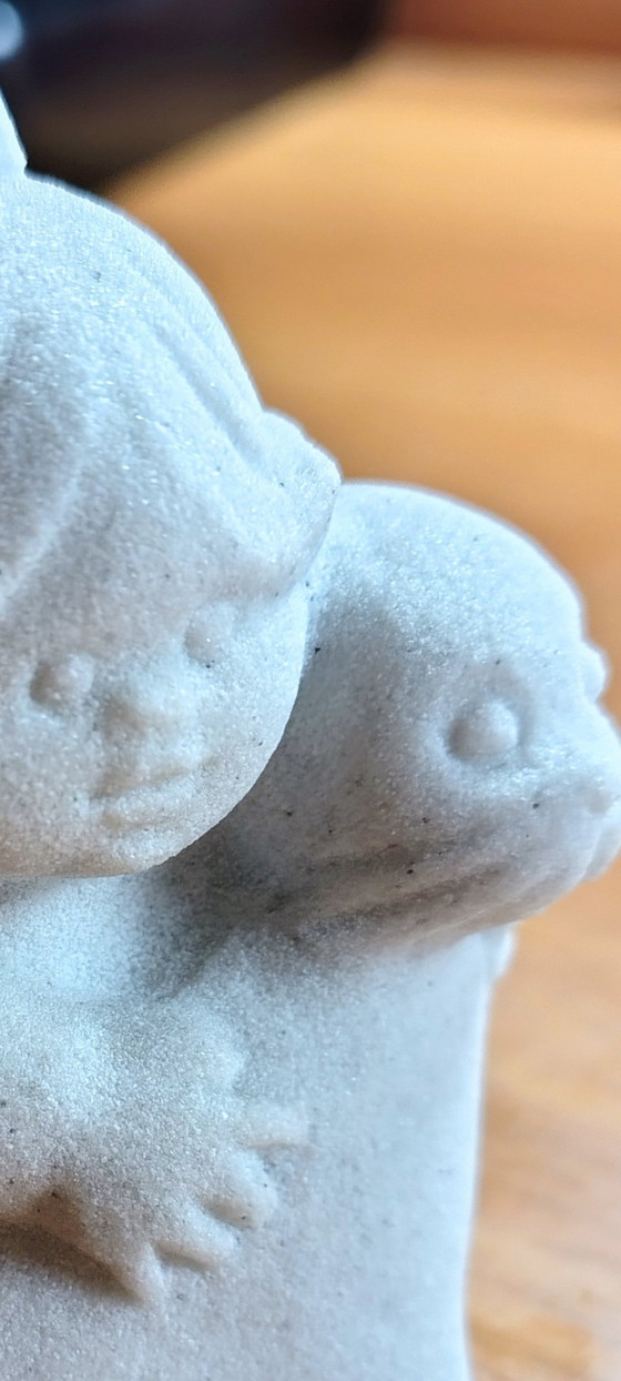 Image 1 of Sculpture vintage en pierre de marbre – Jeune fille au phoque (Belgique, années 1970)